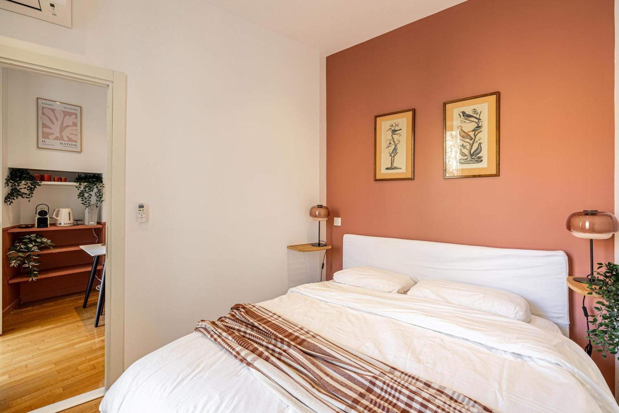 New! Remodeled In The Heart Of Nice, 3 Min, 2br, Ac, Elevator, Amazing Little Terrace, Location! Appartamento *